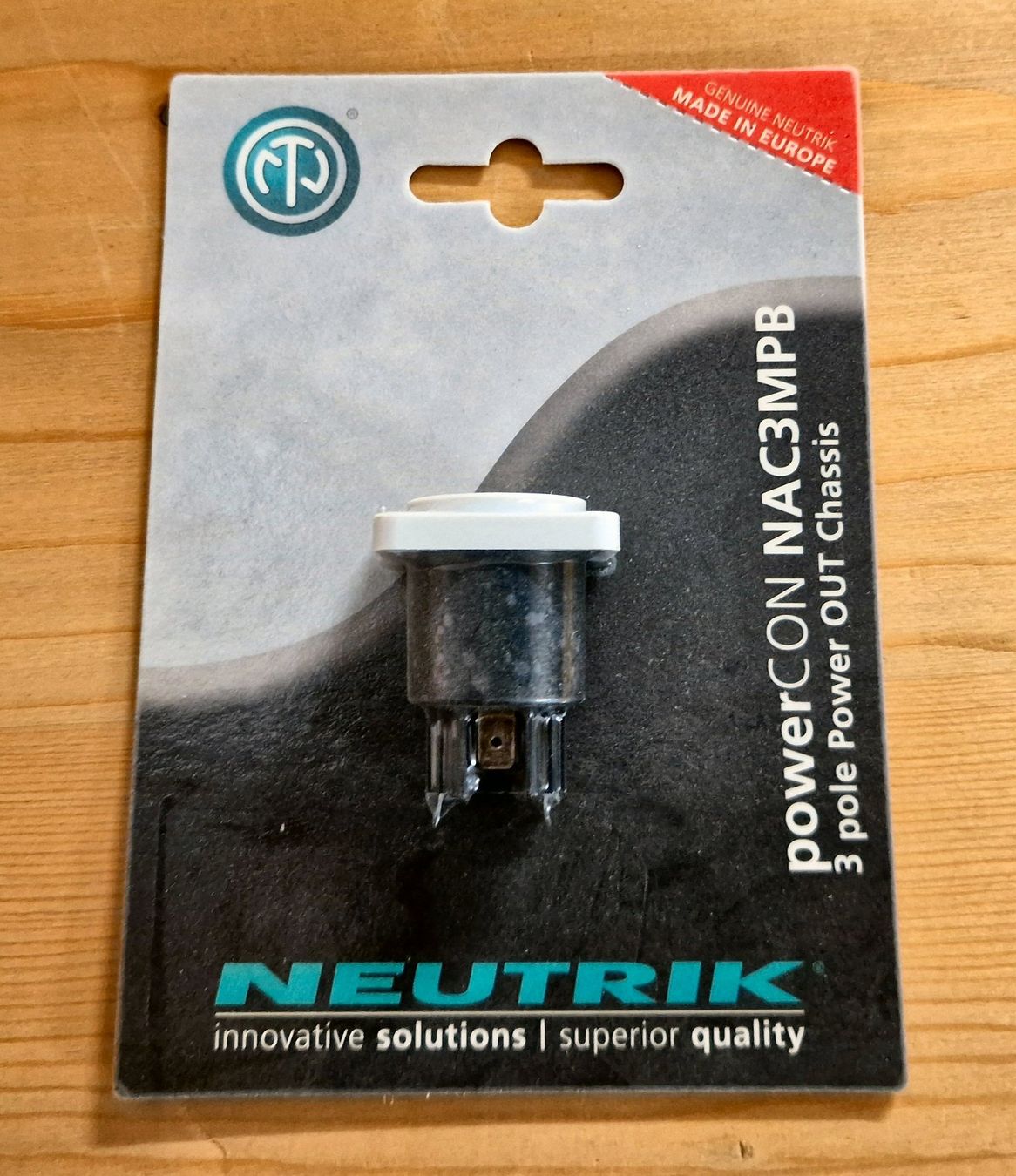 Neutrik Laufwerke & Adapter: Neutrik Chassis Connector powerCON speakON – Neu und originalverpackt aus Zofingen von Rodeln