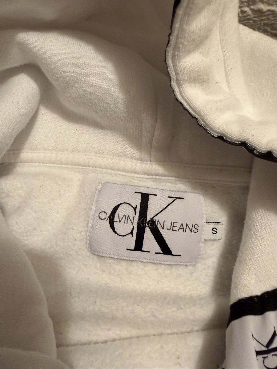 Calvin Klein Maglioni & Felpe: Calvin Klein Jeans Kapuzenpullover weiss Grösse S – Nuovo (secondo la descrizione) da Luzern venduto da Lorena.haj 1