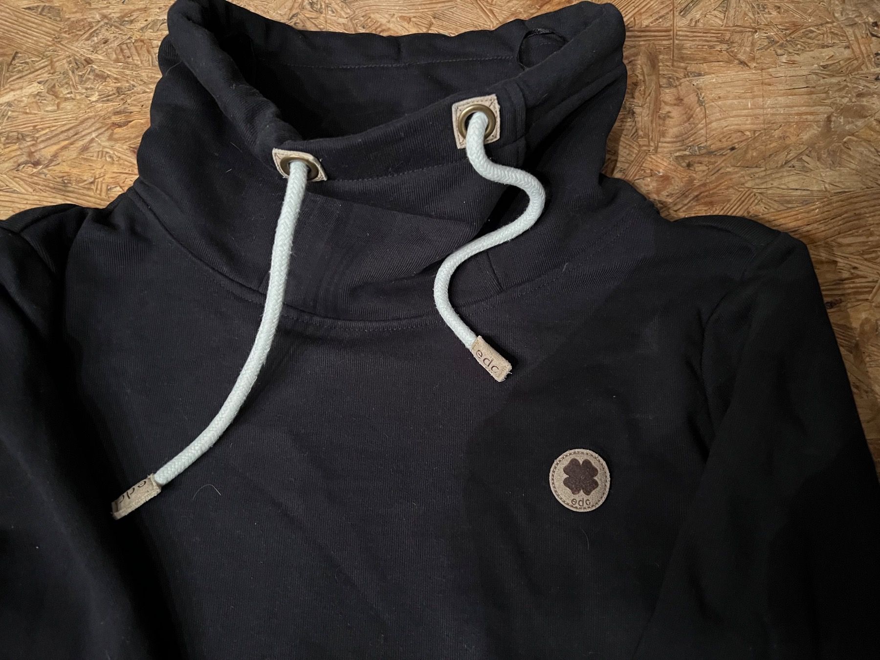 Maglioni & Felpe: Pulli – Usato da Strada venduto da Betflo 1