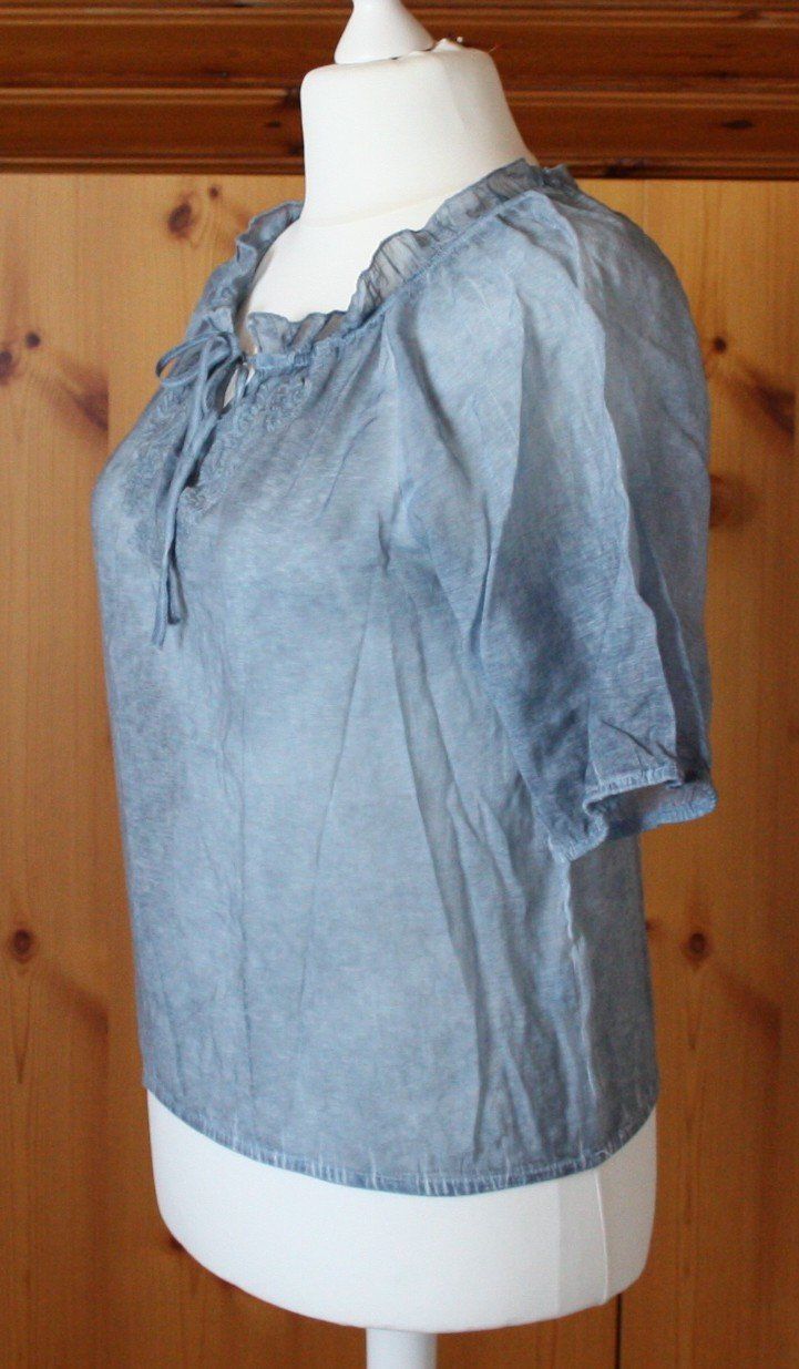 Camicette: Kurzarm Bluse hellblau Gr. M – Usato da Flüelen venduto da Diversicum-Textil 2