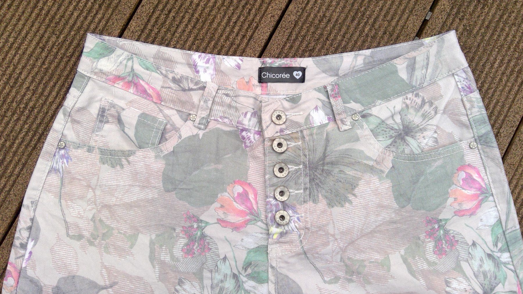 Pantaloni: Bermuda beiges & motifs fleurs CHICORÉE, taille 40, NEUF – Nuovo (secondo la descrizione) da Agiez venduto da chouchanelle 1