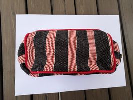 Kosmetiktasche / Kulturbeutel mit Streifenmuster
