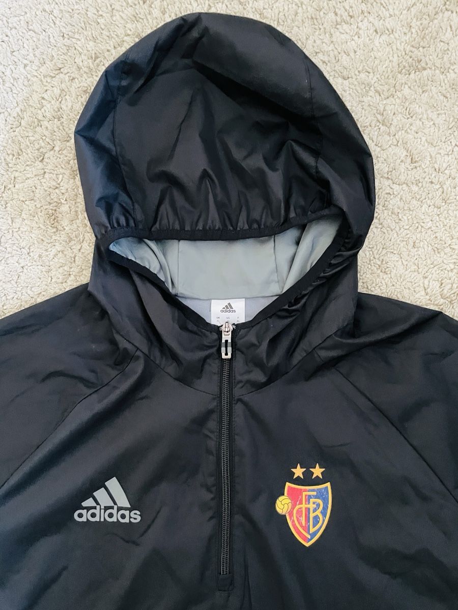 Adidas Jacken: Adidas FC Basel Regenjacke Grösse XL  – Gebraucht aus Basel von MarkenundKleidung