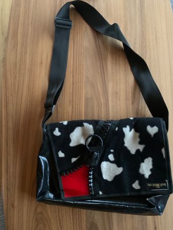 Tasche: kuhmustee