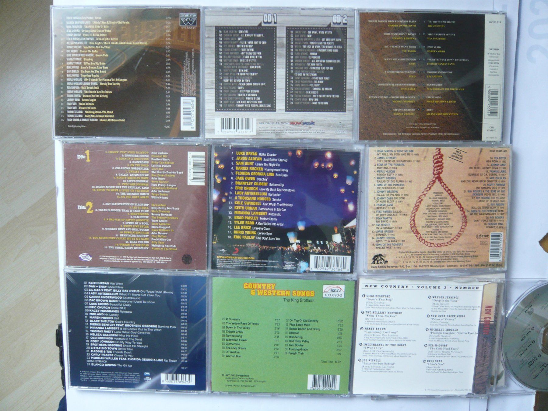 CD: VARIOUS 9CD COUNTRY SAMPLER – Usato da Winterthur venduto da Cajun 1