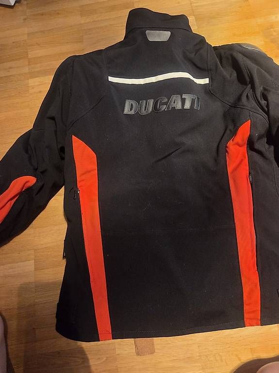 Giacche: Ducati Damenjacke – Usato da Steffisburg venduto da Monika750 1