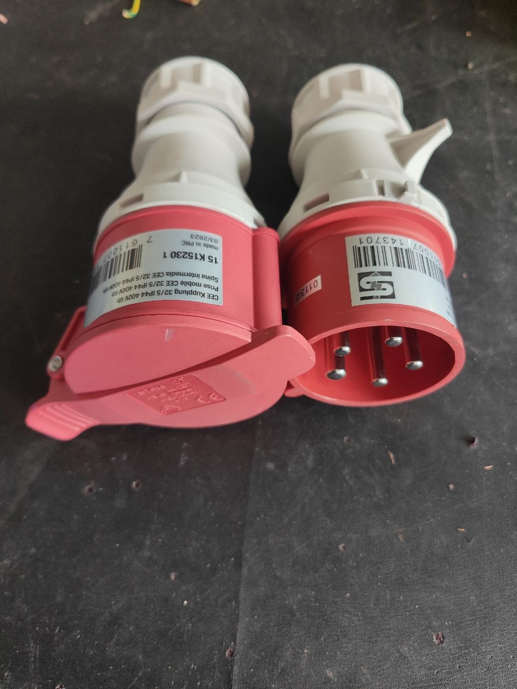 Stecker: 2Sätze Cee32 Stecker /Kupplung – Neu und originalverpackt aus Aesch LU von Cubic 1