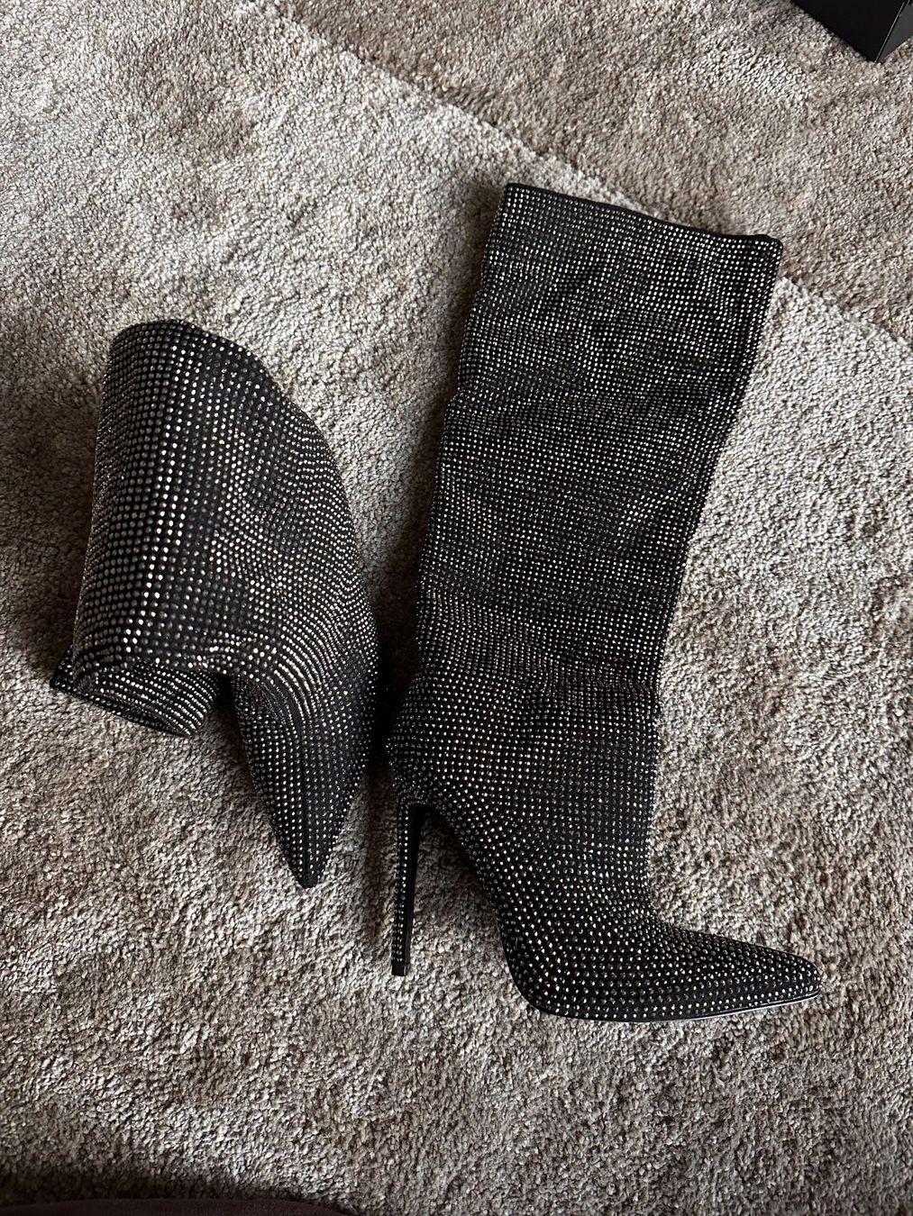 Scarpe da donna: Strass-Stiefel mit Absatz (Schwarz) – Nuovo (secondo la descrizione) da Basel venduto da nur_b9kq