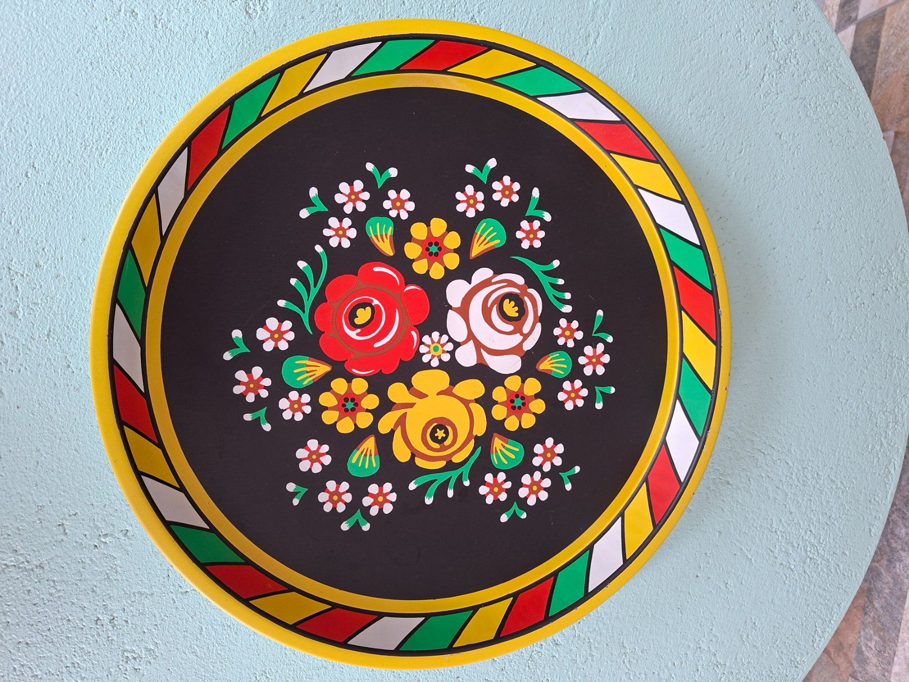 Piatti: Blechteller mit Blumenmuster farbig Durchmesser 30 cm gut... – Usato da Ehrendingen venduto da CHMEX