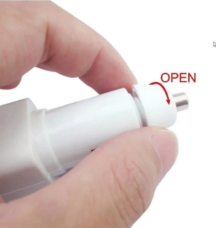 Componenti elettronici: Car Charger Tracker GSM GPRS Echtzeit – Nuovo e nell'imballaggio originale da Unterägeri venduto da RmOnline 2