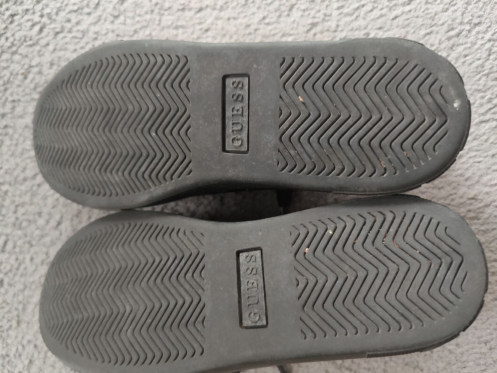 Chaussures hommes: Guess Sneakers gr.35 schwarz – D'occasion à Obernau par ChooseWisely 5
