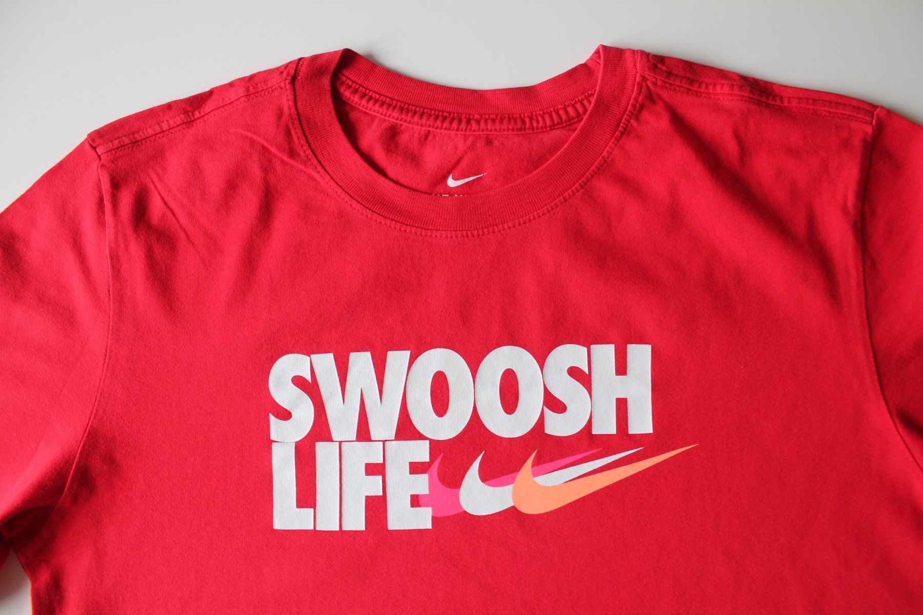 Nike T-shirt: T-shirt Nike rouge  t. S – Usato da Peseux venduto da Gilloss 1