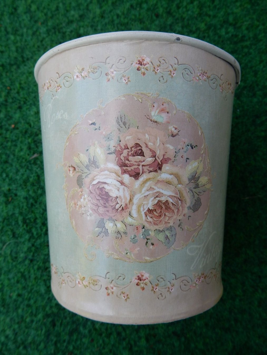 Vasi per fiori: Cachepot, Blumentopf mit Rosen: Nostalgie, shabby chic NEU – Nuovo (secondo la descrizione) da Jona venduto da simongarden