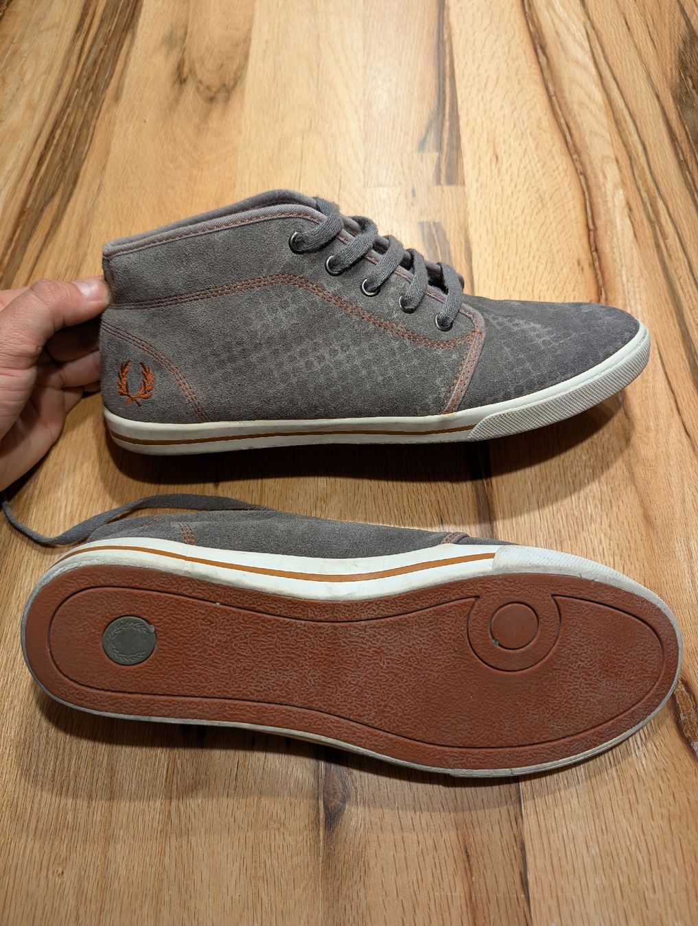 Fred Perry Scarpe da uomo: Fred Perry Sneaker Wildleder Grau Gr. 42 – Usato da Zürich venduto da Cobra75b 1