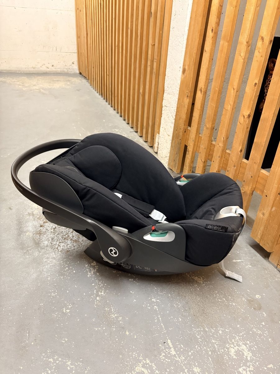 Cybex Seggiolini per auto: Babyschale Cybex schwarz Cloud T i-Size – Usato da Winterthur venduto da dan_8tlm 1