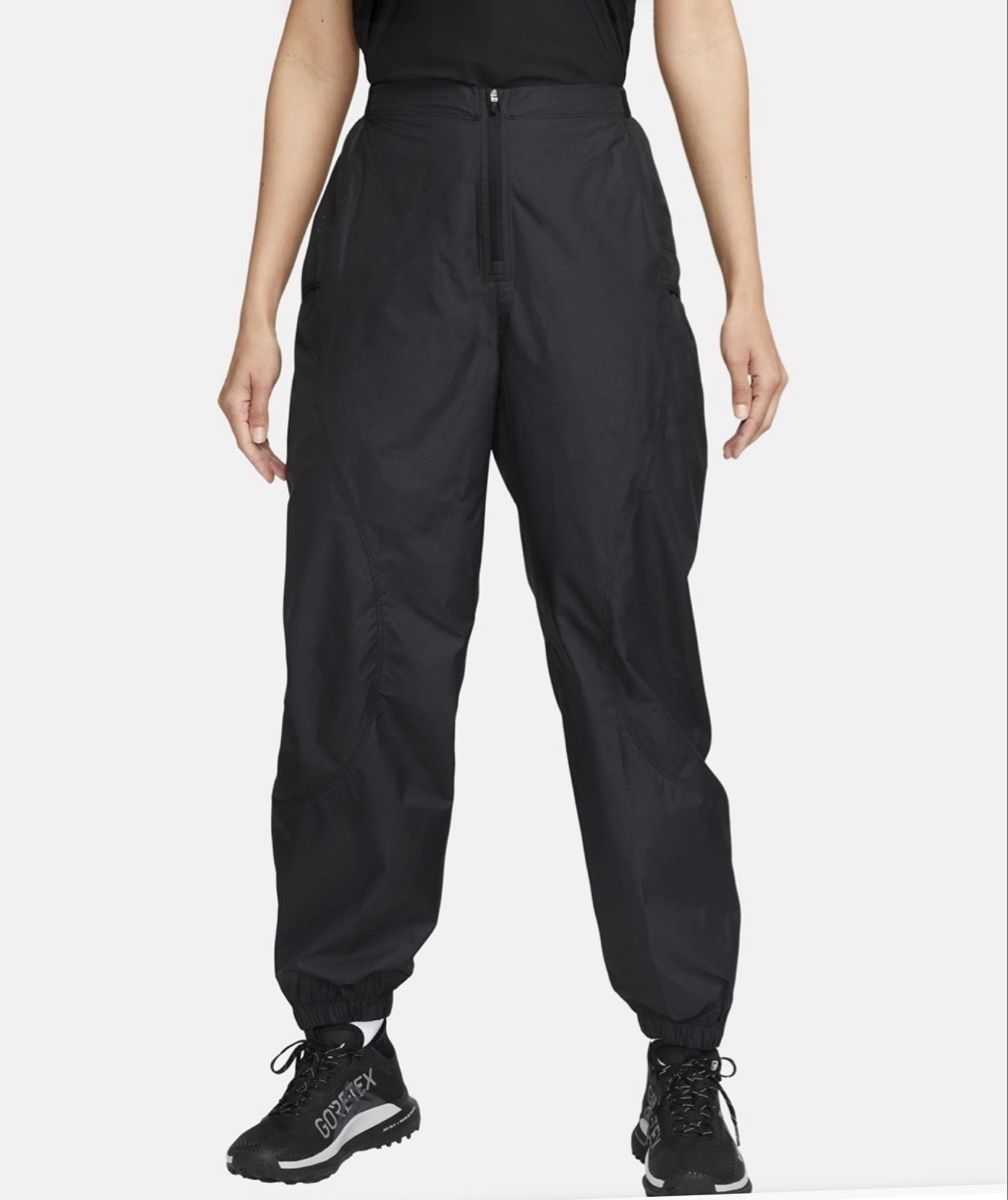 Nike Pantaloni: Nike pantalon s – Usato da Forel (Lavaux) venduto da julie13