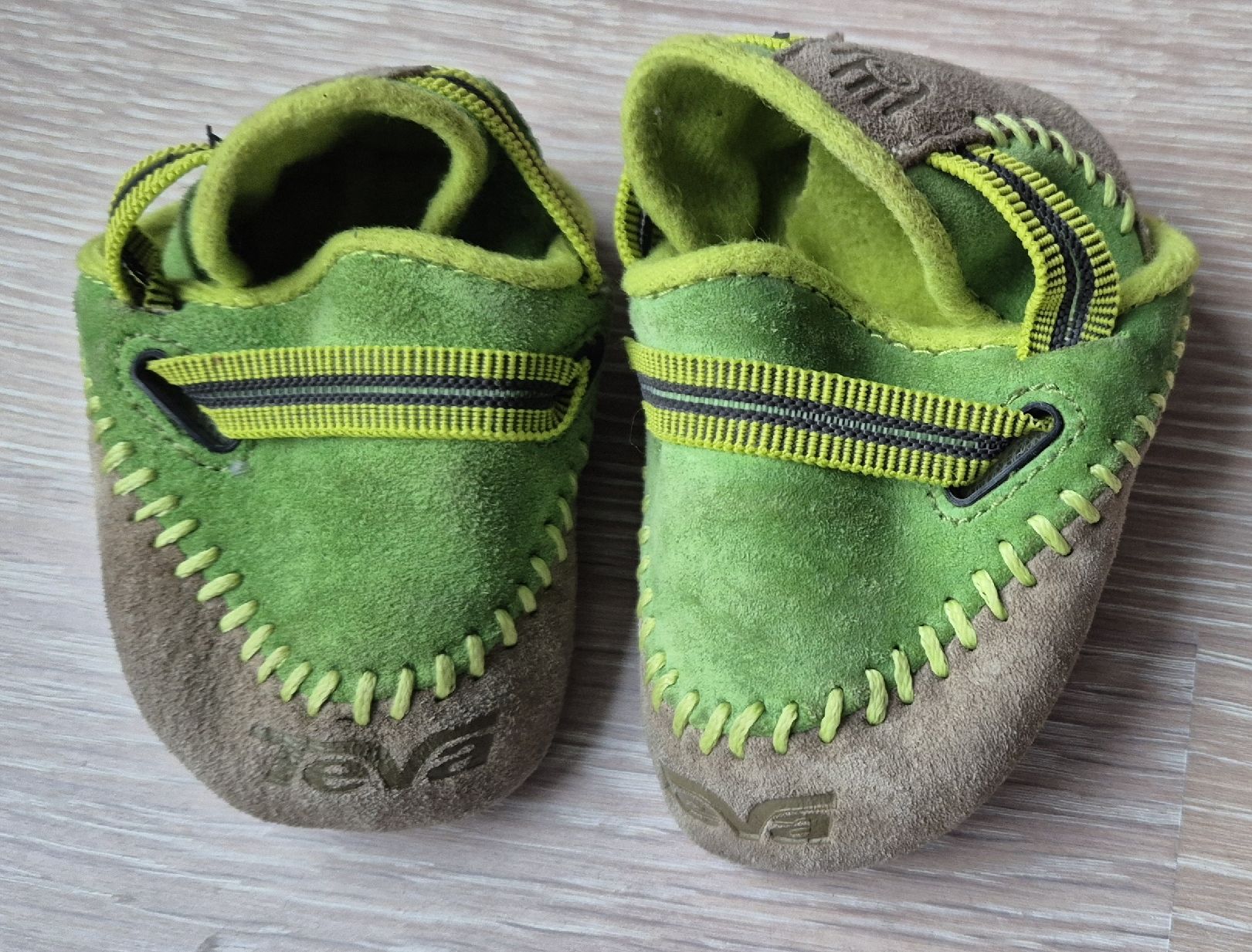 Scarpe per ragazzi: Teva Babyschuhe Logan small/medium Grösse einstellbar – Usato da Zürich venduto da Greenthesheep