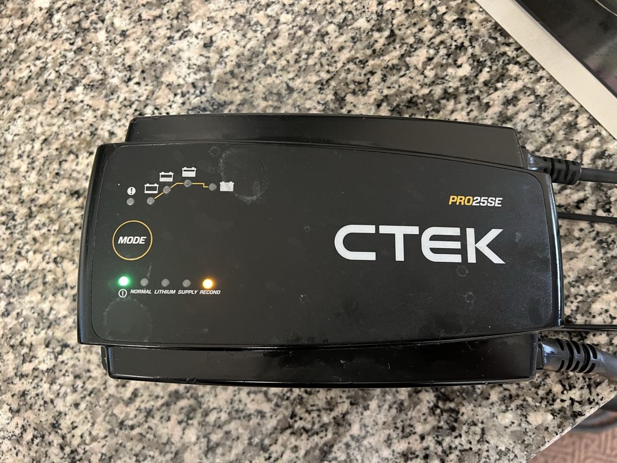Ctek Chargeurs de batterie: Ladegerät CTEK – D'occasion à Dietwil par makakinho