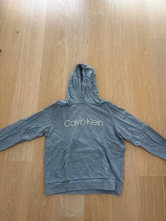 Calvin Klein Pulls & Sweat-shirts: Calvin klein hoodie – Neuf (Voir description) à Therwil par mel_z92y