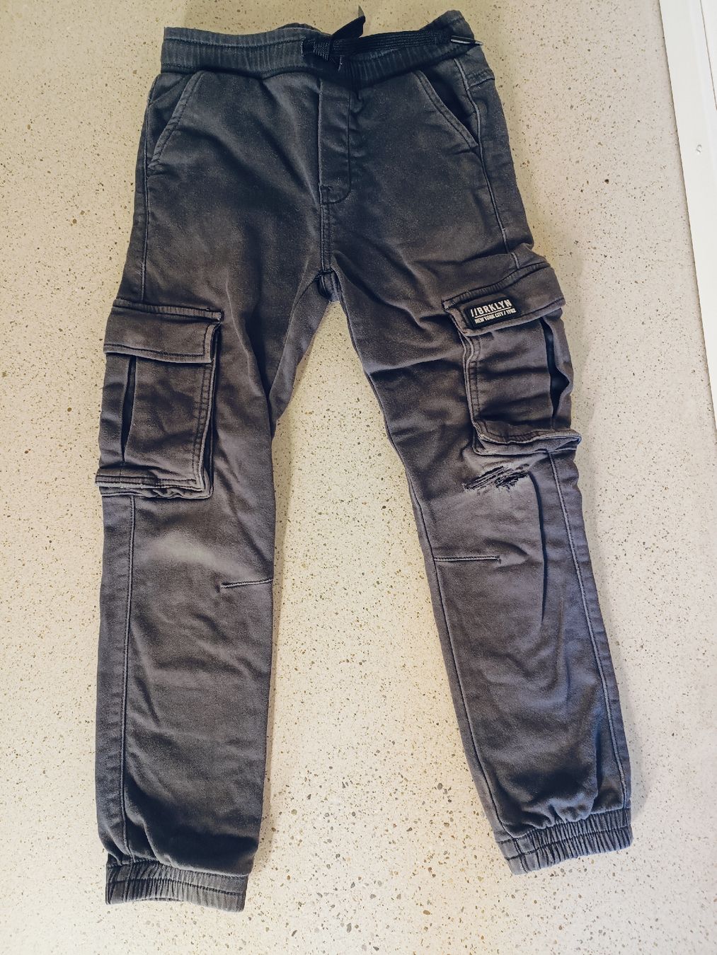 Pantalons: 2 Cargohosen Gr. 122 – D'occasion à Humlikon par Zitrone011 1