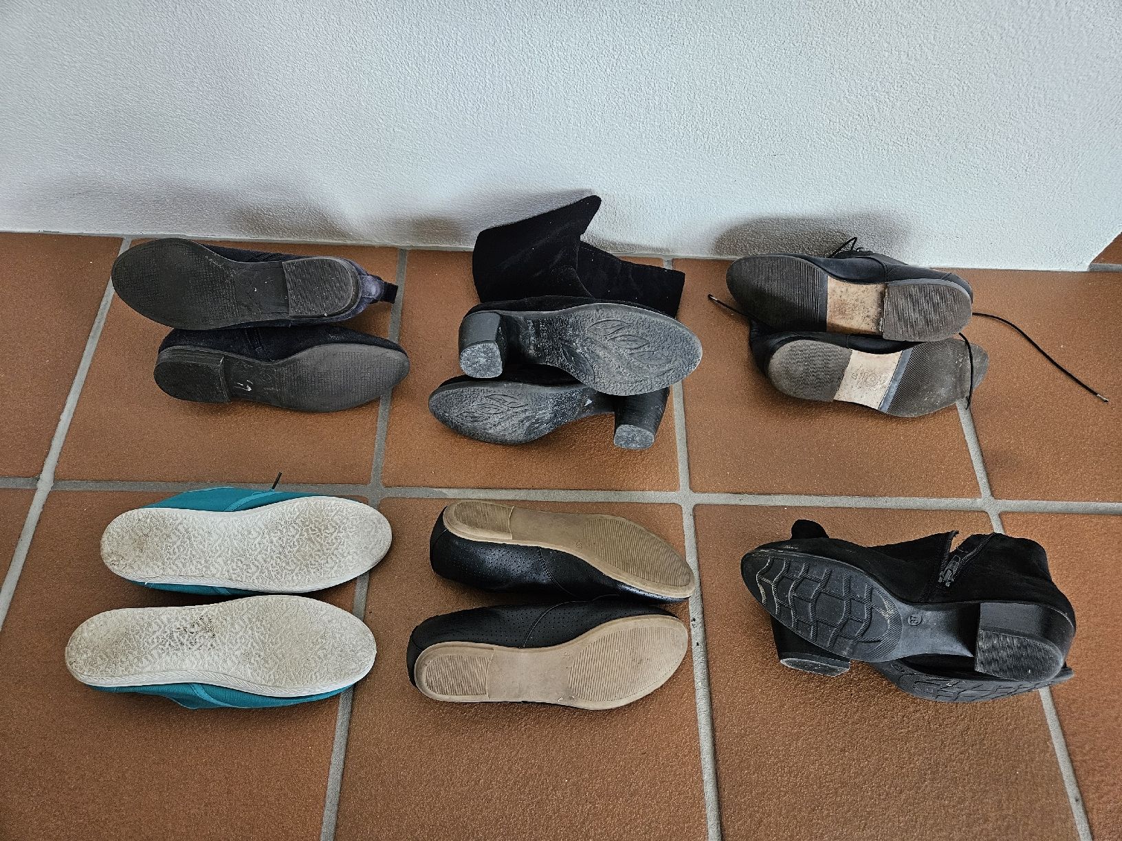 Scarpe da donna: 6 Paar Damenschuhe Gr. 37  – Usato da Eschenbach SG venduto da MarThu 6