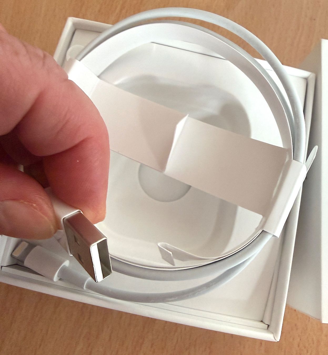 Apple Cavi: Câble iPhone-iPad-iPod Lightning Apple - NEU – Nuovo e nell'imballaggio originale da Veyrier venduto da Szurkemaci 2