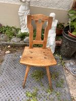 Antiker Stuhl aus Holz (70)