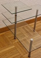Glas-Beistelltisch mit drei Ablagen - Zeitloses Design