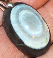 Anhänger L-7519– Blauer Owyhee Augenopal Cabochon 28X19X10mm