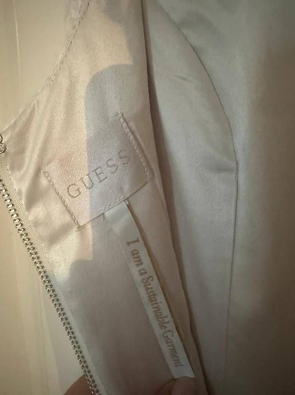 Kleider: Guess Kleid – Gebraucht aus Wauwil von est_r5td 3