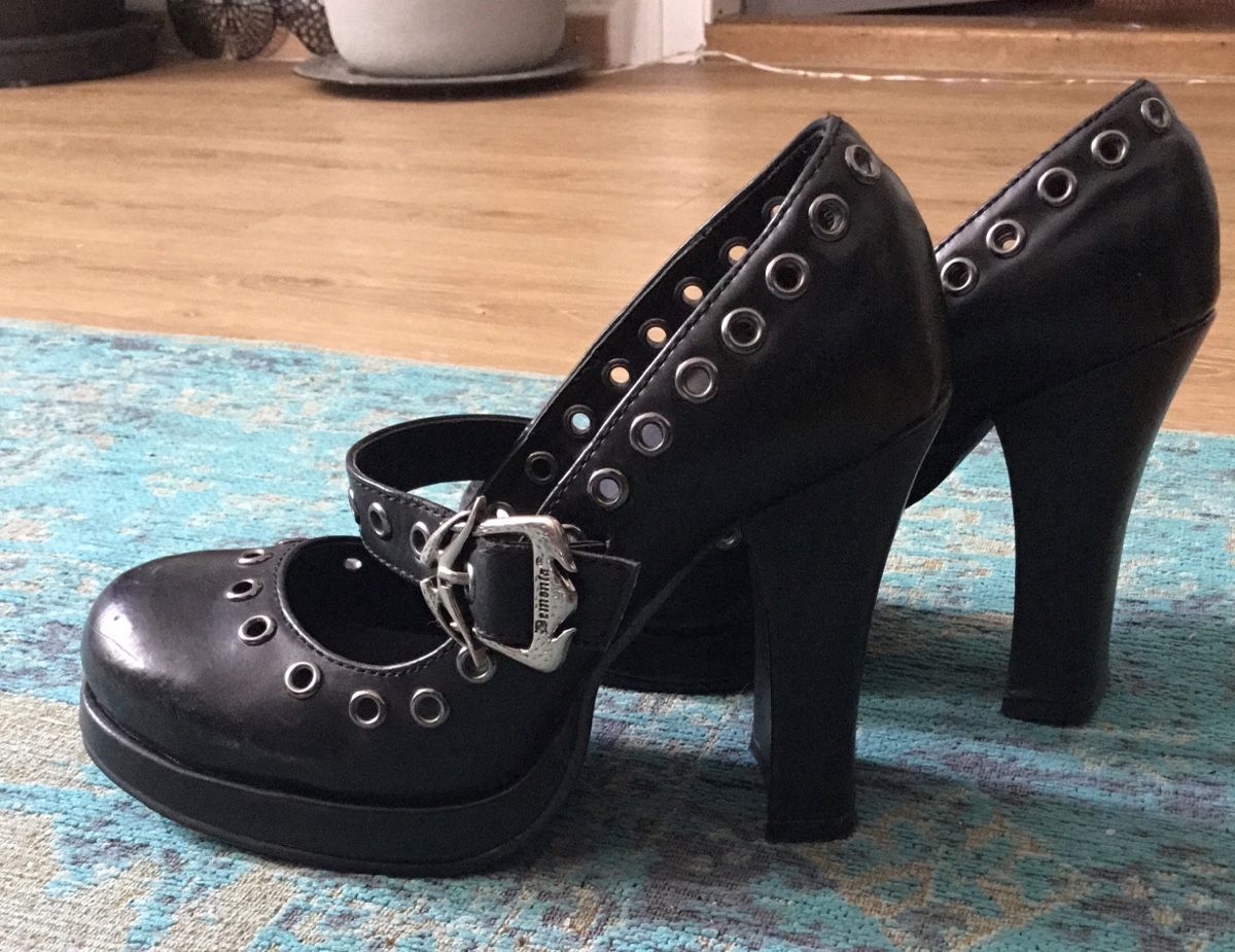 Damenschuhe: Pumps Gothic Style neuwertig – Gebraucht aus Schlieren von Jeajet 9