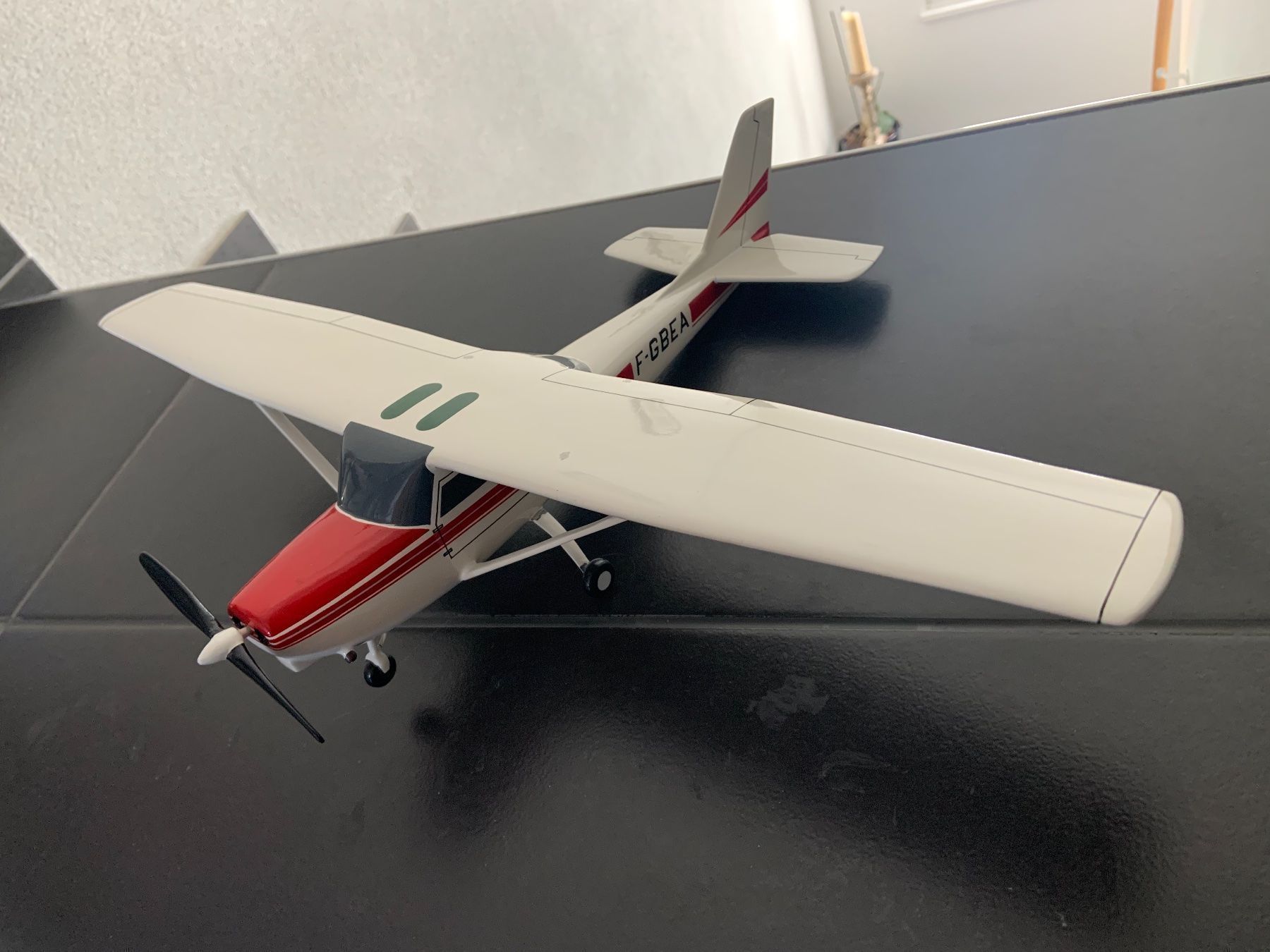 Cessna Modellbausätze & Standmodelle: Cessna 150 – Neu und originalverpackt aus Wilen b. Wollerau von Loonyacht