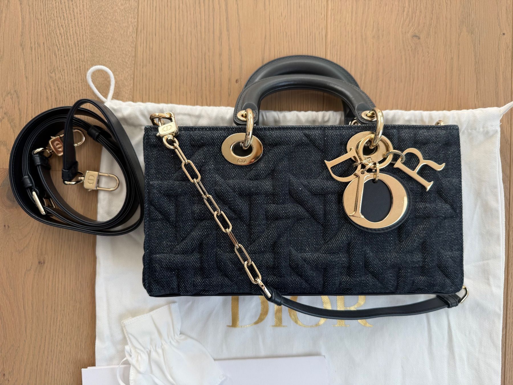 Dior Borse da donna: DIOR LADY D-JOY BAG MEDIUM DENIM DUNKELBLAU – Usato da Hägendorf venduto da mominz 2
