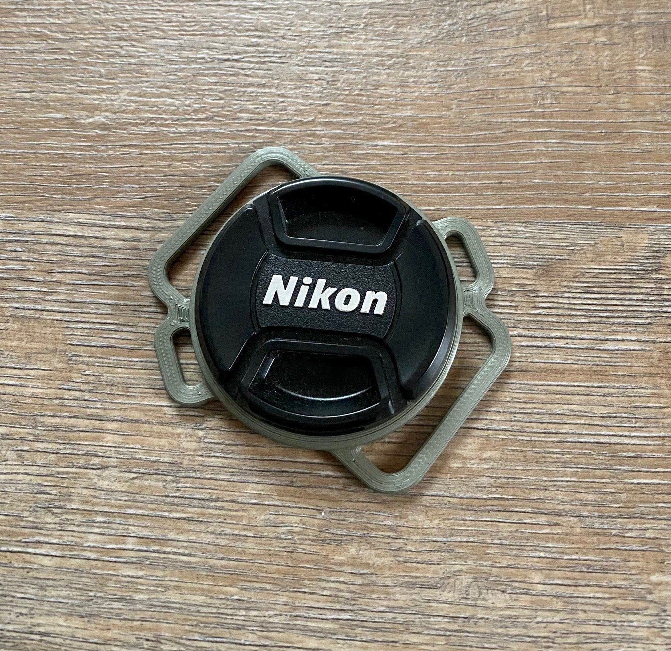 Nikon Obiettivi: Nikon Schutzkappen Halter – Usato da Bassersdorf venduto da reimerm88