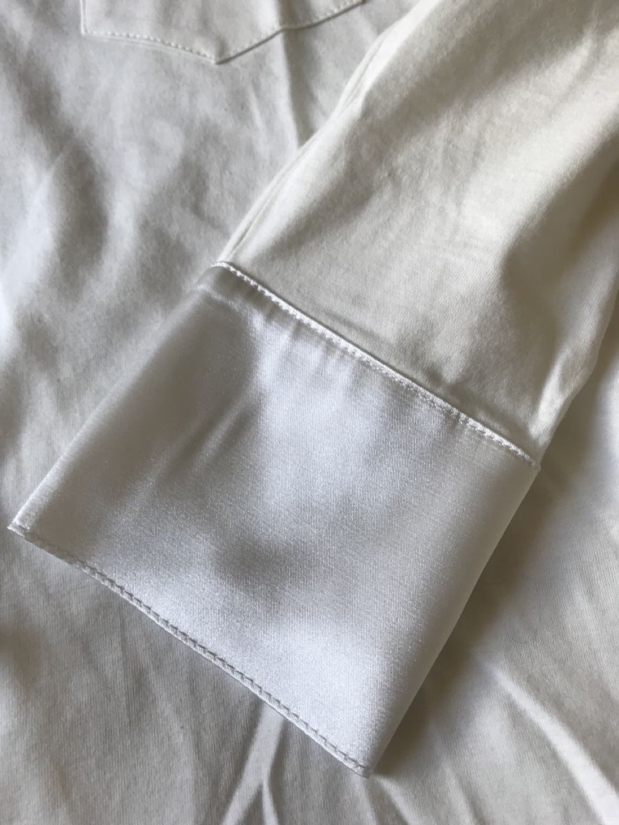 T-Shirts: Schnäppchen!! Elegantes weisses Blusenshirt mit Satin! – Neu (gemäss Beschreibung) aus wallisellen von  1