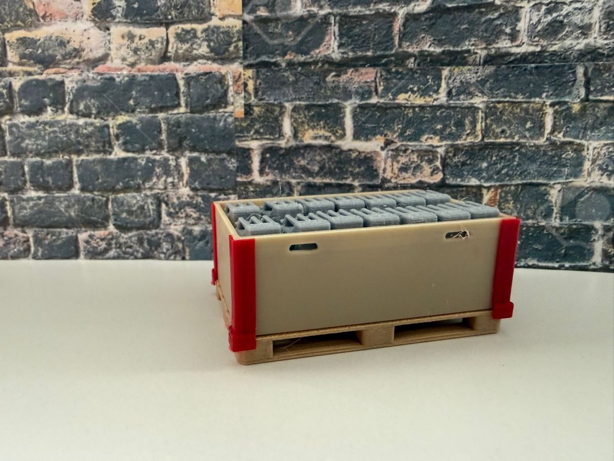 Modellini di ferrovie: Palette mit Kanister 1:22/1:24 – Nuovo e nell'imballaggio originale da Altdorf UR venduto da modellbau-widmer 1
