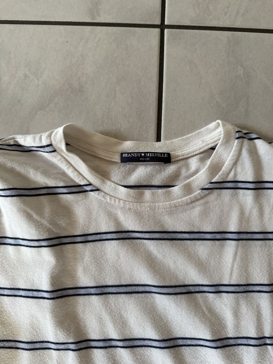 Brandy Melville T-shirt: T-Shirt Brandy Melville gestreift – Usato da Hergiswil NW venduto da kaufe_bei_kaufmann 1