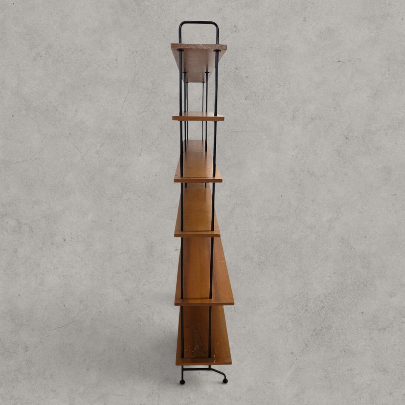 Scaffali: Filigranes Mid-Century Regalsystem im zeitlosen String-Stil – Usato da Rieden AG venduto da RuvensBrocki 2