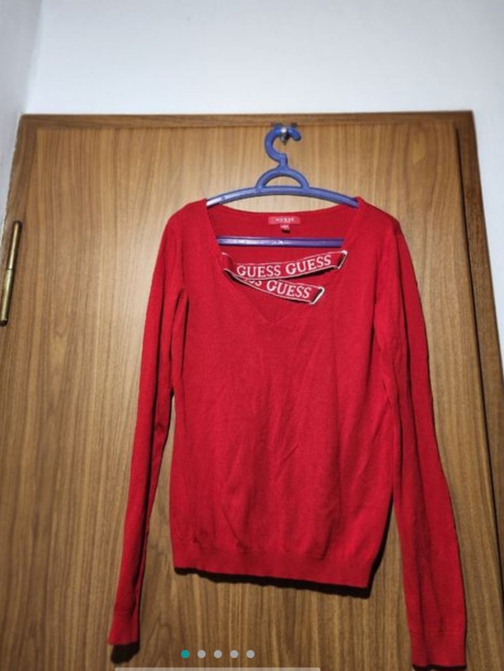 Guess Pulls & Sweat-shirts: Pull-over Guess rouge col à sangle taille M – D'occasion à Niedergösgen par Eva2410 1