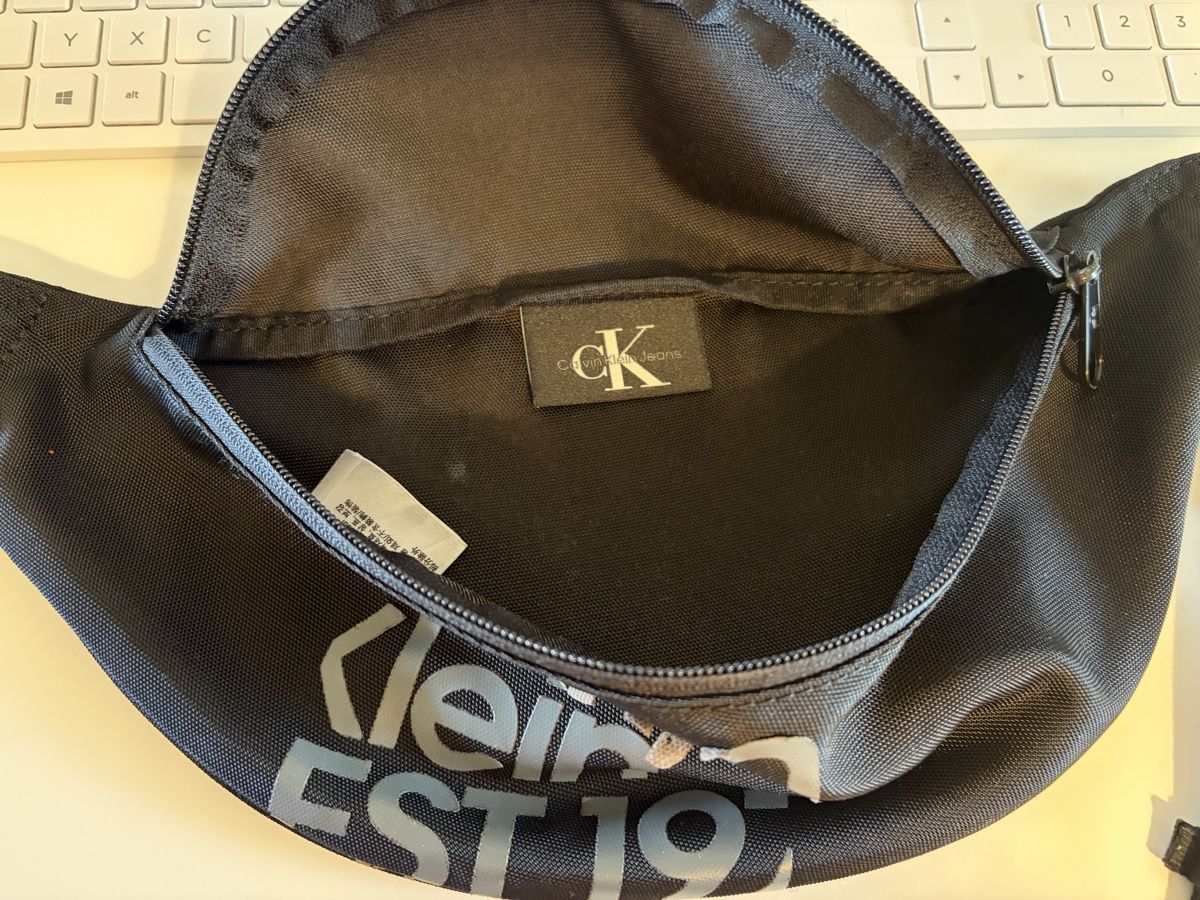 Autres vêtements & accessoires: Calvin Klein - Marsupio nero  – D'occasion à Bôle par dany2021 4