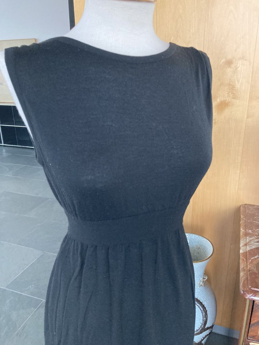 Alexander Mcqueen Vestiti: Alexander McQueen Cocktail Kleid, schwarz, Strickware, Gr. S – Usato da Zürich venduto da elegantissima 1