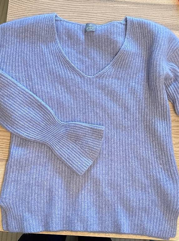 FTC Pulls & Sweat-shirts: FTC Kaschmir Pulliver Damen XS hellblau – D'occasion à Bern par Sareliii