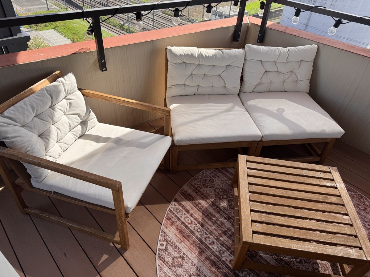 Set di tavolo e panche: Gartenlounge Set Holz mit Polstern – Usato da Rotkreuz venduto da florishop 1