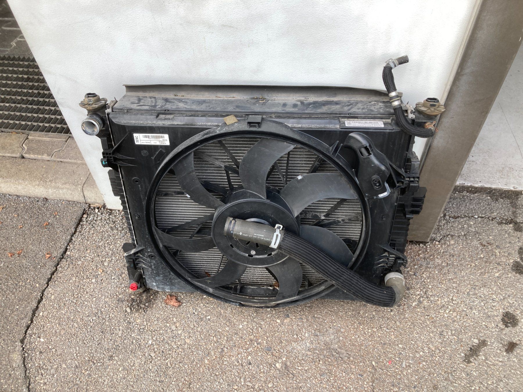 Jeep Tutti pezzi di ricambio auto: Kühlerpacket von einem Jeep Grand Cherokee 3.0 CRD – Usato da Cham venduto da WB2223