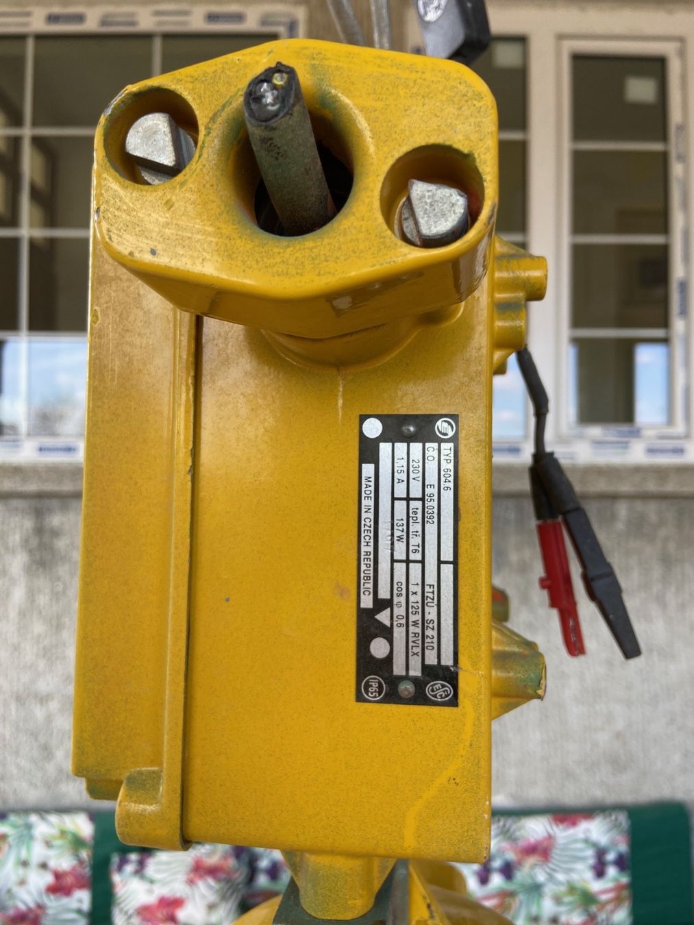 Lampade: 35 stück alte Industrielampen bunkerlampen – Usato da Zweisimmen venduto da Belinator1969 1