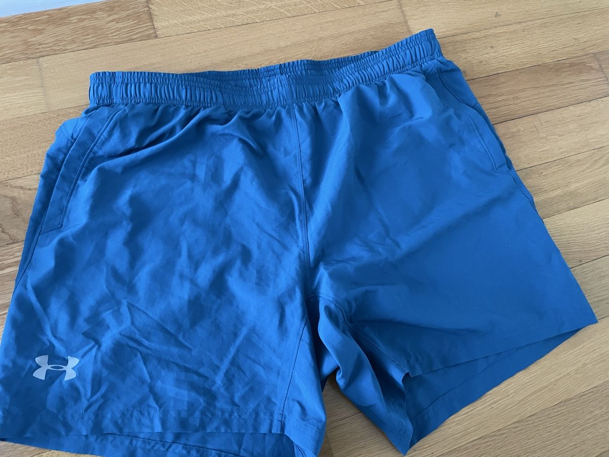 Under Armour Kleiderpakete: 3 mal marken Short – Gebraucht aus St.Gallen von bubo2008 7