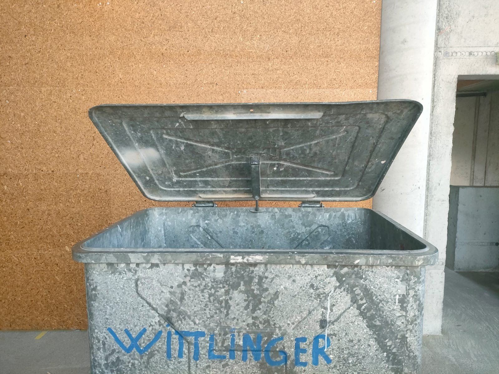Altro per Ufficio & Commercio: Abfall Container 600 liter – Usato da Dürrenäsch venduto da Duxel 3