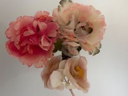 alte Blumenseiden zum Anstecken