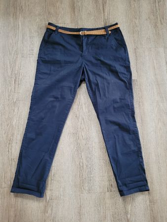 Blaue Chino Hose mit schönem Ziergurt in 42