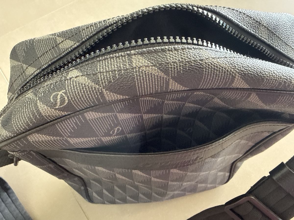 Dupont Borse: St Dupont Shoulder Bag Grey Monogram new condition – Nuovo (secondo la descrizione) da Zürich venduto da nad_s27g 5